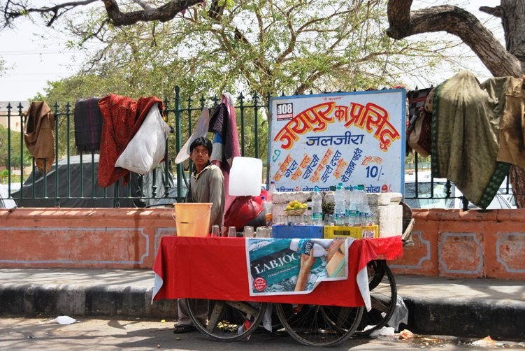 Read more about the article Uliczne usługi i handel w Indiach